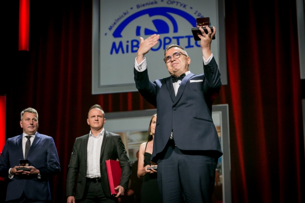 Wiceprezes Grzegorz Mielnicki i jego firma MiB Optic mają godło promocyjne Teraz Polska