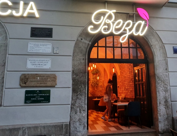 Restauracja - kawiarnia &quot;Beza&quot; rozpoczęła działalność na placu Wolnica
